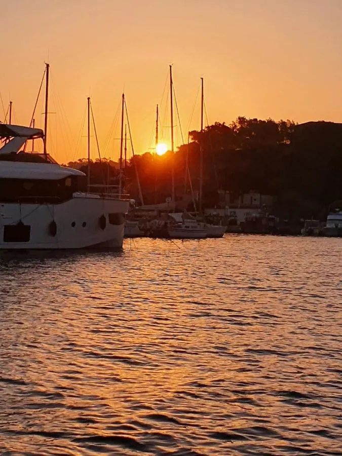 Porquerolles - Nuit Insolite A Bord Du Defi Fou 0*,  France