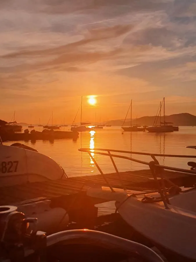 Porquerolles - Nuit Insolite A Bord Du Defi Fou